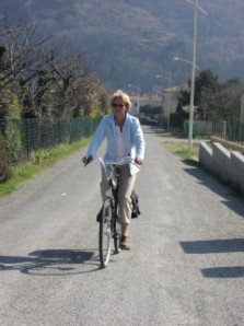 Op de fiets naar het dorp