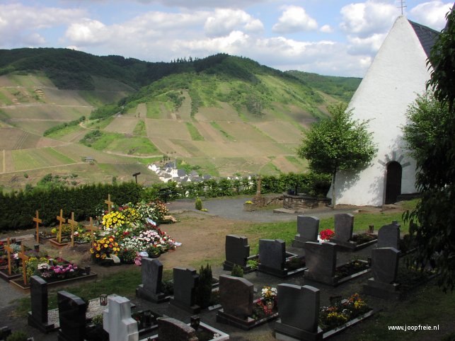 Begraafplaats boven op de berg.