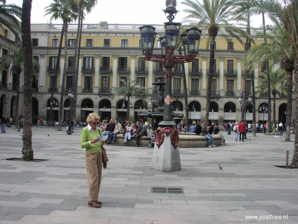 Op een plein in Barcelona.