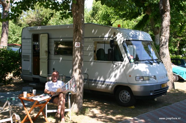 Krantje lezen op camping Scarpiland.