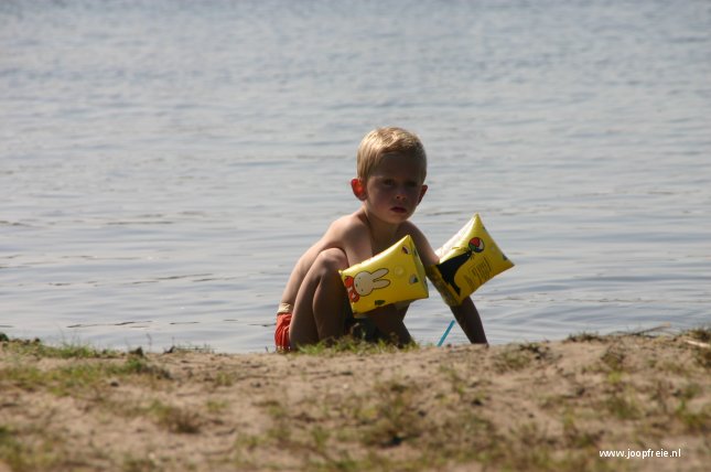 Op het strand in Wanneperveen.