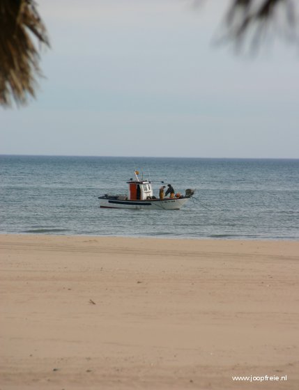 Vissers voor het strand van Gandia