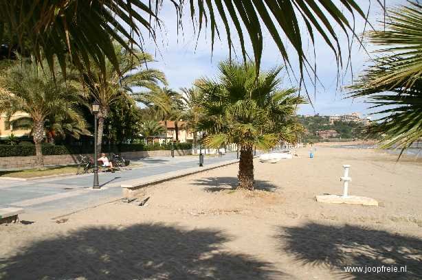 Strand en boulevard in Benicasim