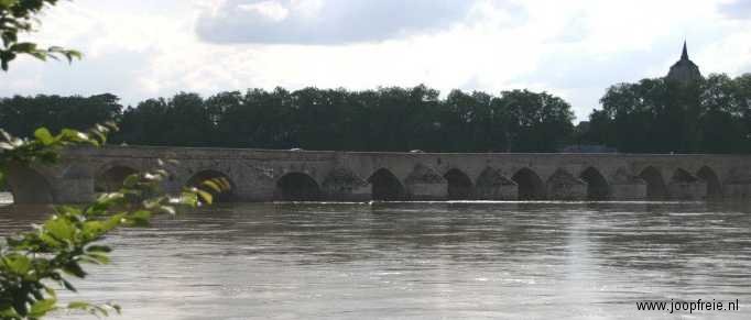 14-eeuwse boogbrug in Beaugency