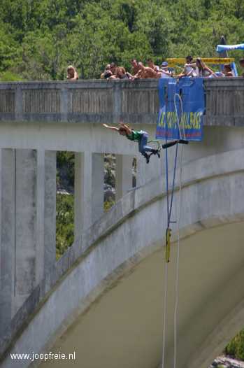 Een sprong in de Verdon-diepte.