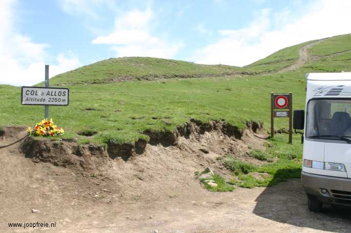 Op de top van de Col d'Allos: 2250 meter.