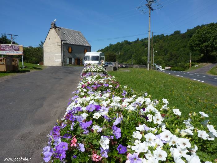 Lunchpauze bij de dorpspomp