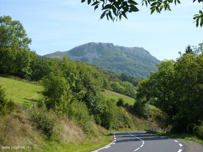 Vulkaanbergen langs de N89